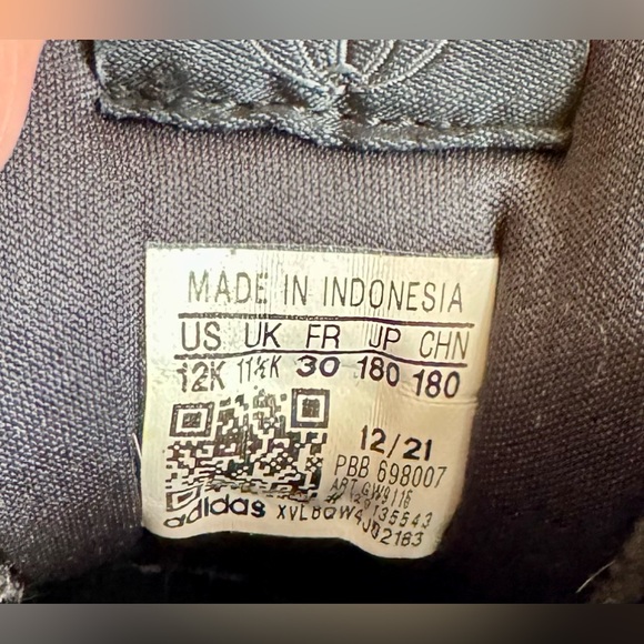 Adidas Kid Sneakers - Picture 2 of 6